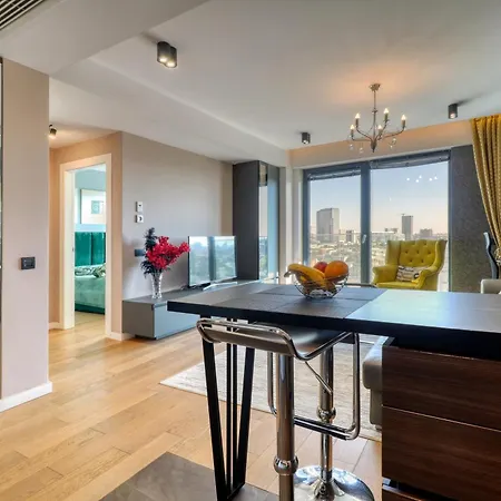 Apartment Prestige Views: Luxury Retreat *