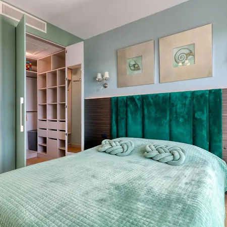 Prestige Views: Luxury Retreat