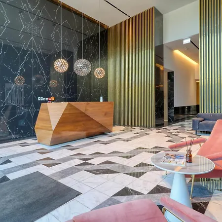 Prestige Views: Luxury Retreat *