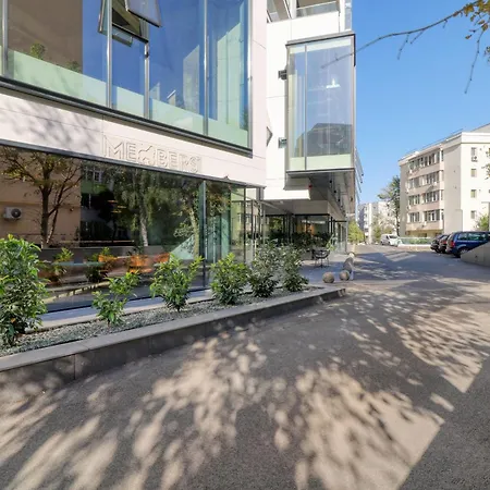 Daire Prestige Views: Luxury Retreat *