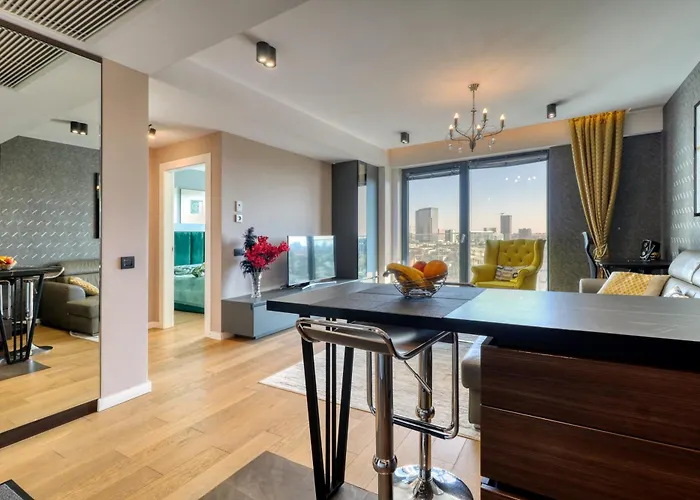 Apartament Prestige Views: Luxury Retreat *