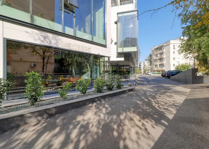 Apartament Prestige Views: Luxury Retreat *